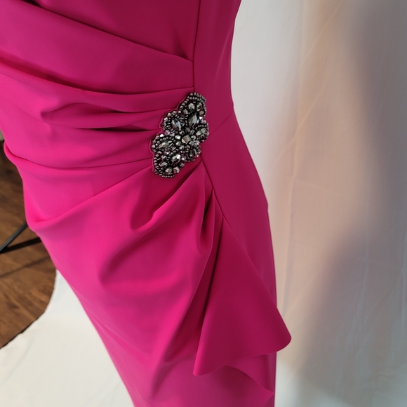 Dress - Picture 2 of 7